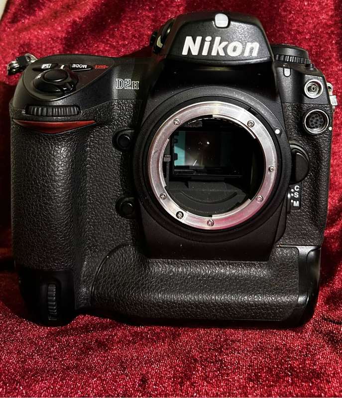 Nikon body D2H