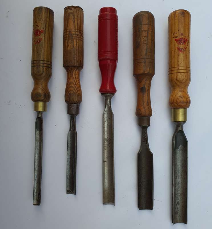 Set Of Mixed Vintage Chisels (x9)  Gouge Chisels & Bevel Bench Chisels