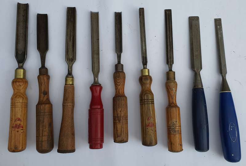 Set Of Mixed Vintage Chisels (x9)  Gouge Chisels & Bevel Bench Chisels