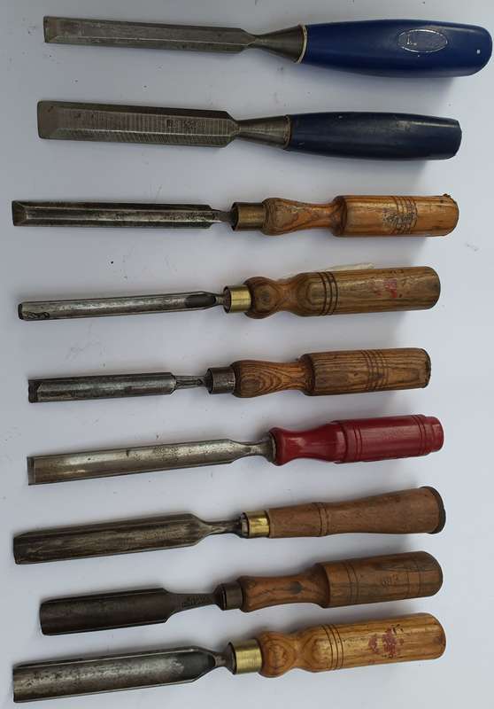 Set Of Mixed Vintage Chisels (x9)  Gouge Chisels & Bevel Bench Chisels