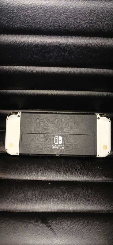 Nintendo Switch OLED Zelda: Tears of the Kingdom Edition