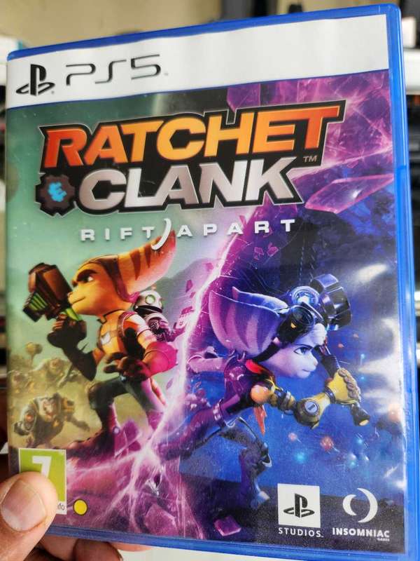 Playstation 5 with Disc Original + 2 Controllers + 1 Disc Game. Hardly used in Excellent condition