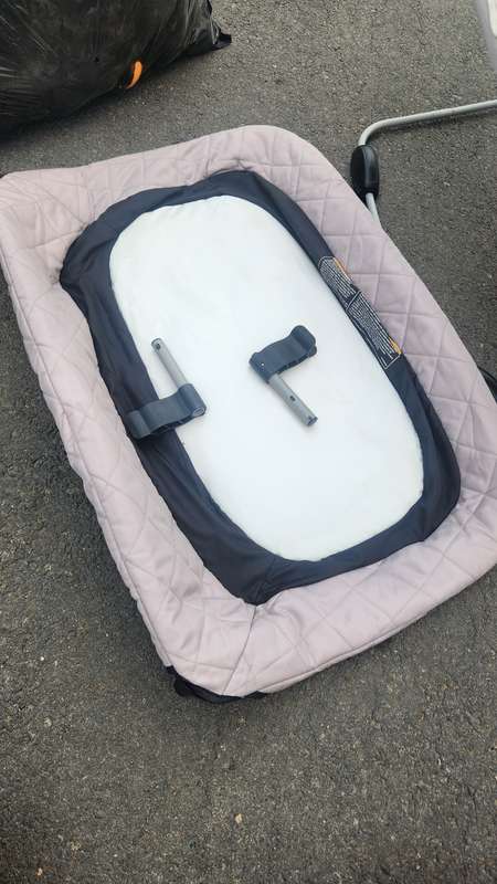 Graco Pack n Play Rock n Grow Playard Camp Cot Baby Complete + Extras