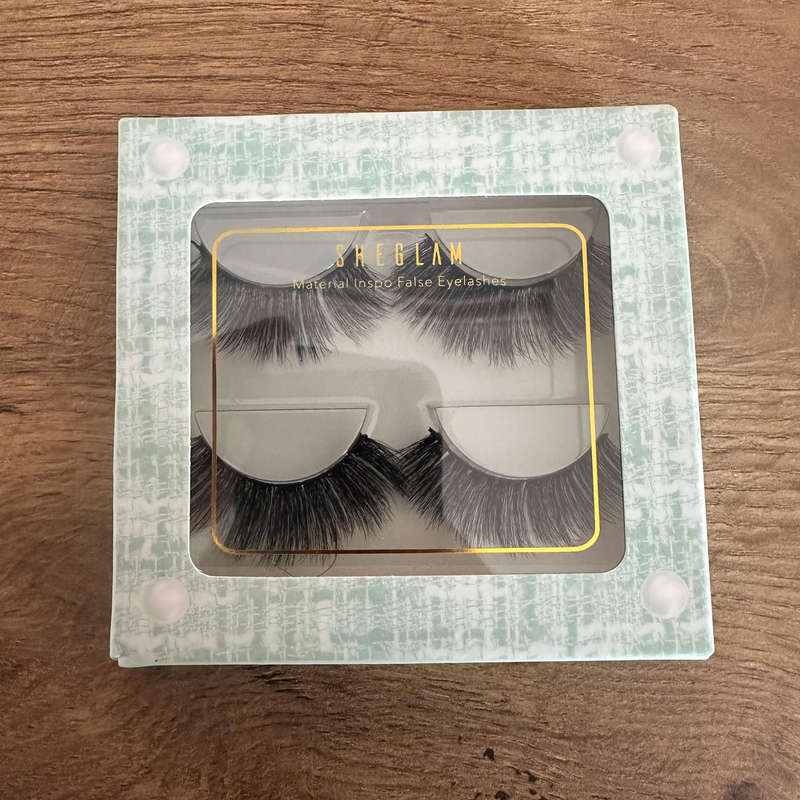 SHEGLAM Material Inspo False Eyelashes- GREEN TWEED