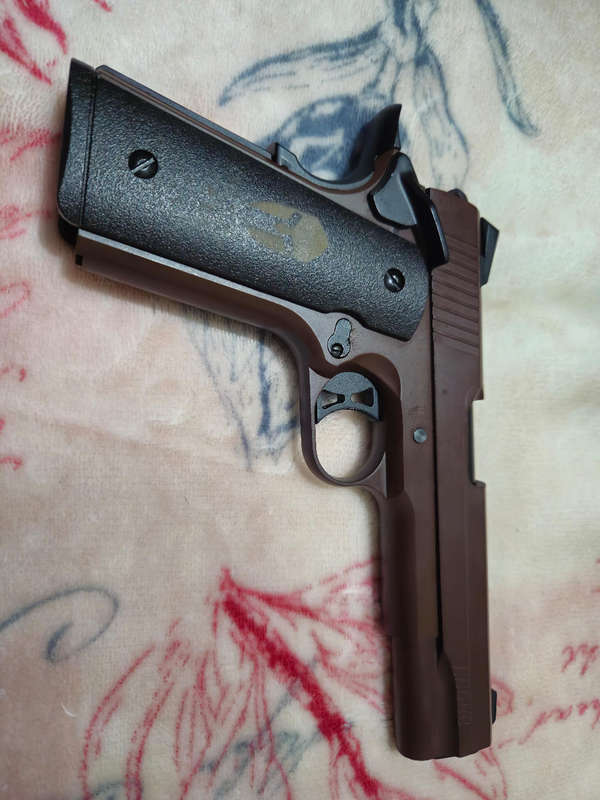 Airsoft Pistol - Green Gas Blowback