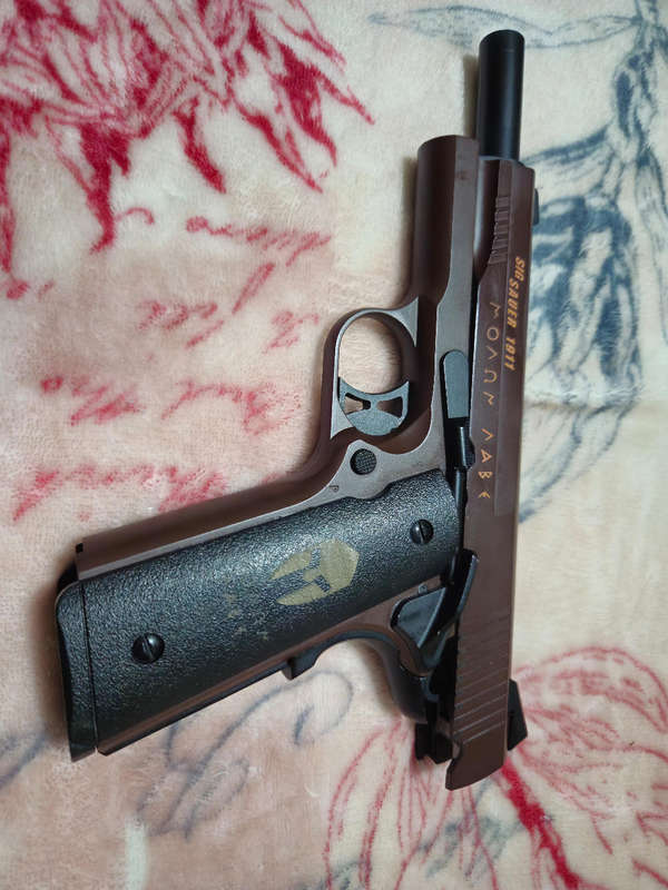 Airsoft Pistol - Green Gas Blowback