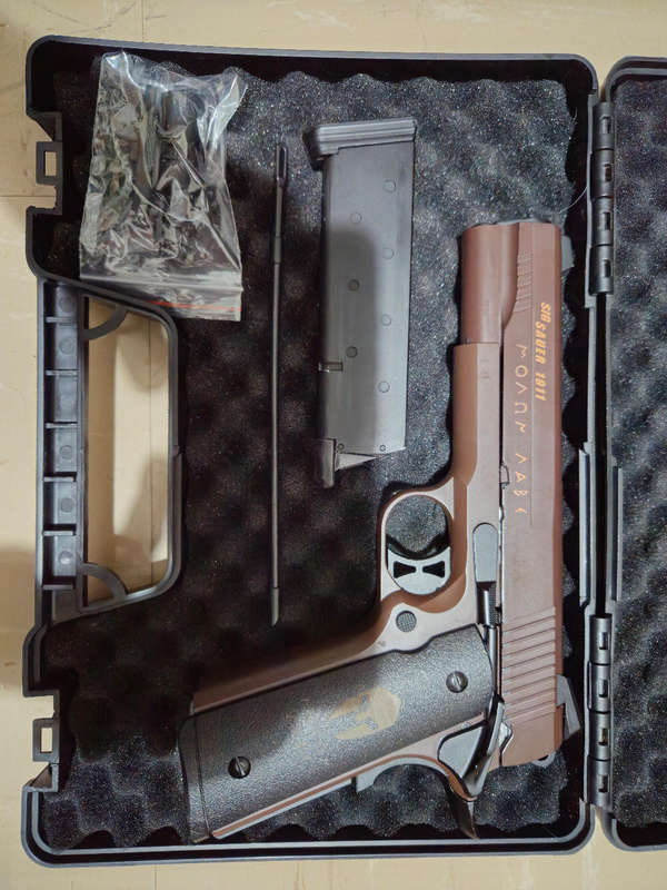 Airsoft Pistol - Green Gas Blowback
