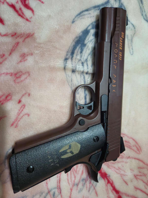Airsoft Pistol - Green Gas Blowback