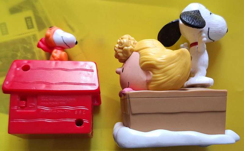 MacDonalds Snoopy and Peanuts 2 Toys
