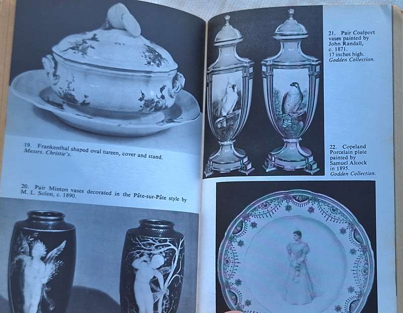 The Connoisseur's Concise Encyclopaedia of Antiques Vol II by Dennis Thomas Paperback