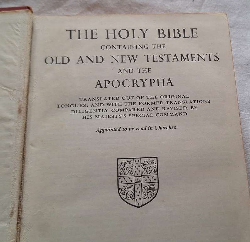 The Holy Bible Containing the Old and New Testaments and the Apocrypha Hardcover