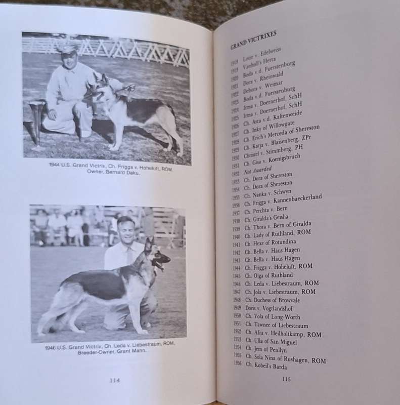 The New Complete German Shepherd Dog by Jane G Bennett Hardcover