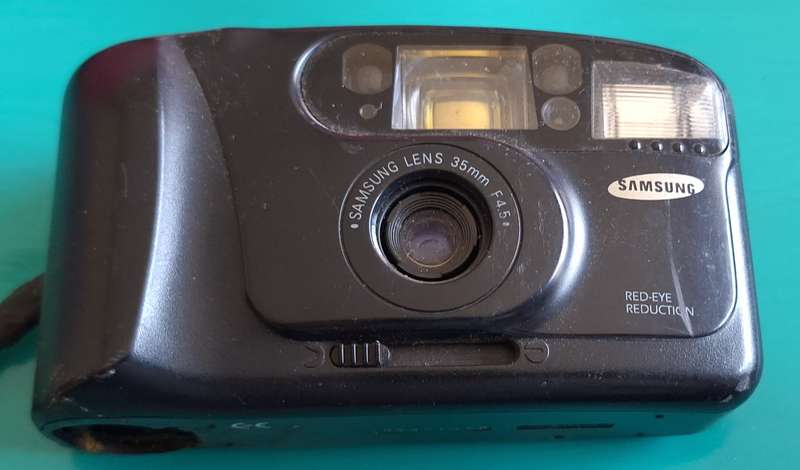 Samsung AF-333 35mm Auto Focus and Flash Camera No battery cover