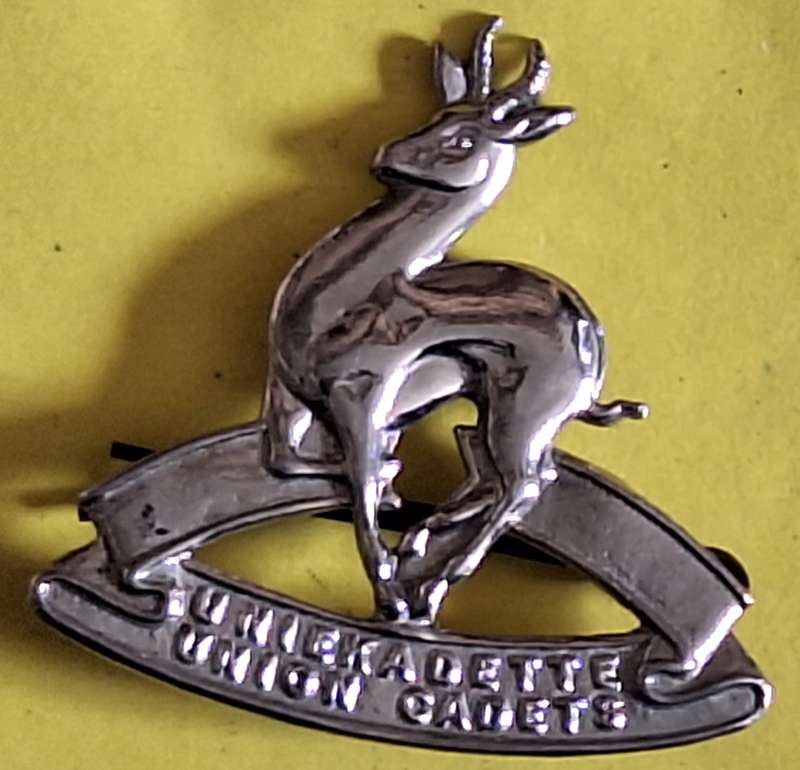 Union Cadets Uniekadette Cap Badge with Lugs and Pin intact