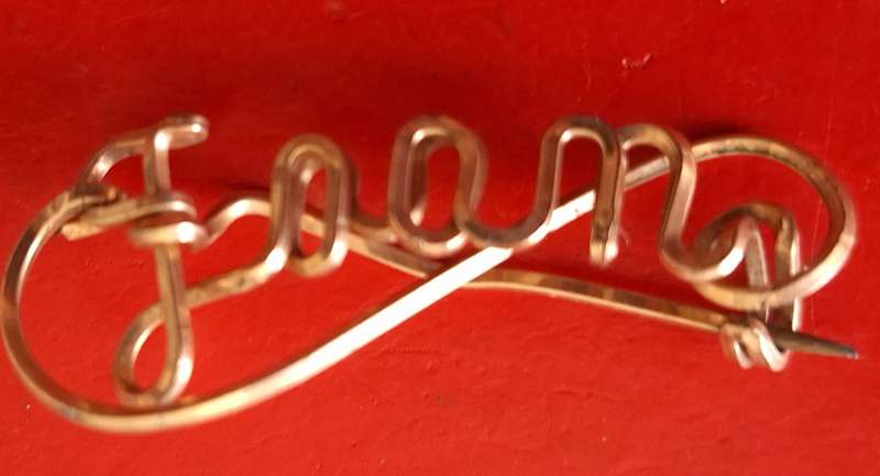 Vintage Joan Wire Name Brooch