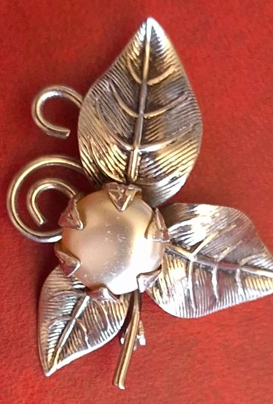 Vintage Metal Leaf Brooch
