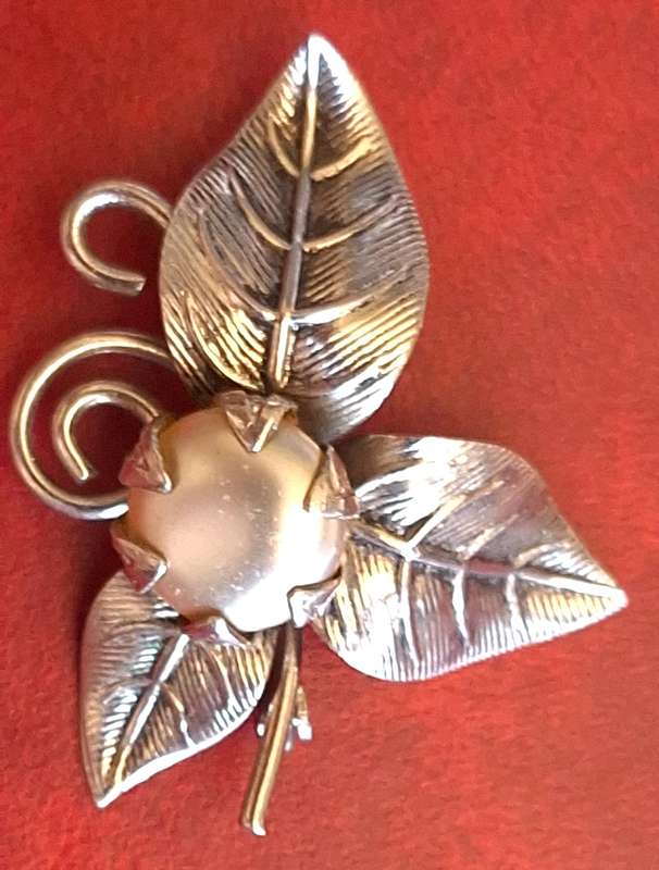 Vintage Metal Leaf Brooch