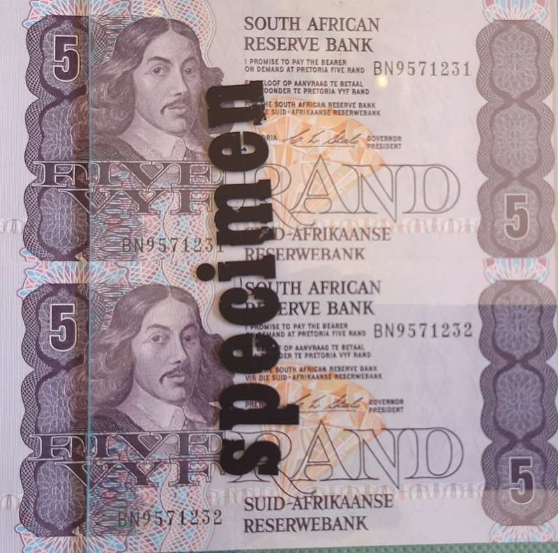 South African Reserve Bank 2 x R5 BN9571231-32