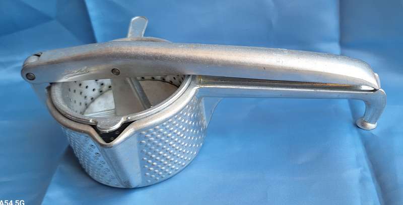 Vintage Susi Swiss Made Aluminium Fruit Juicer 1970s