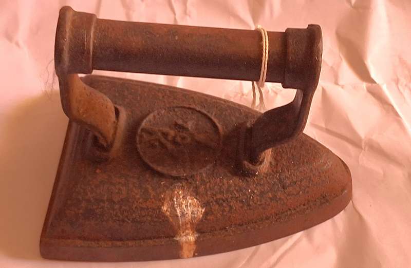 Vintage No 7 Sad Iron