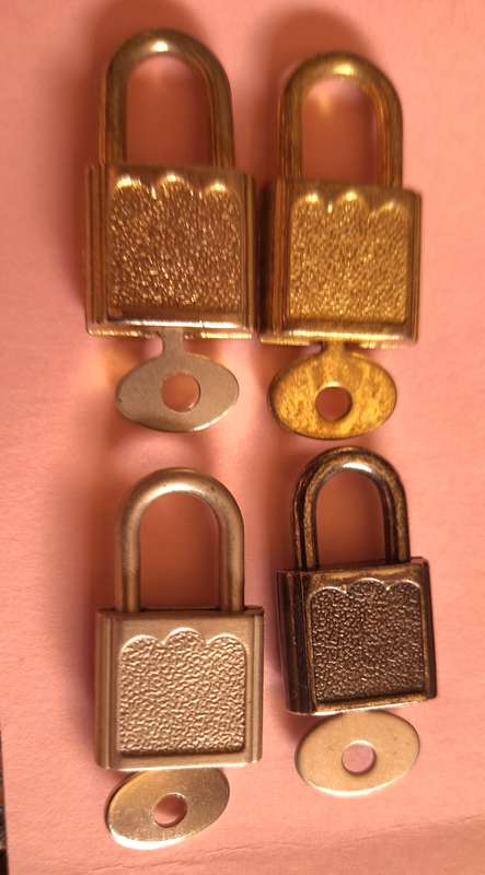 4 Small Locks and Keys for Decorative Use not Security