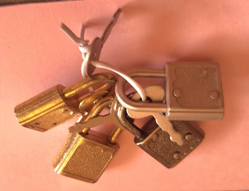 4 Small Locks and Keys for Decorative Use not Security