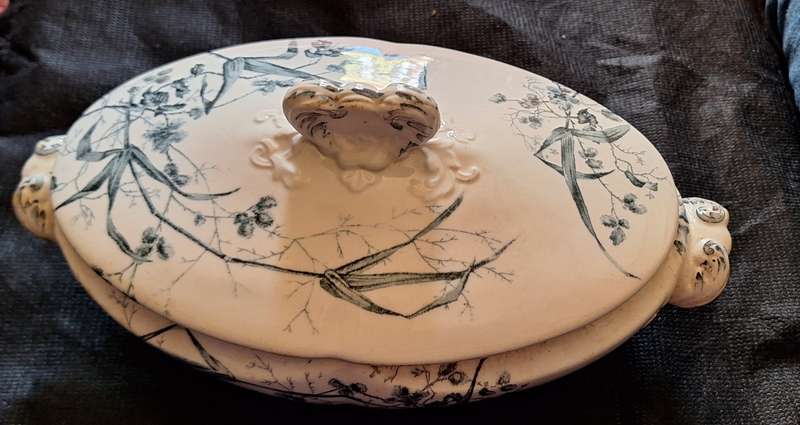 Vintage George Jones and Sons 'Tangle' Porcelain Tureen