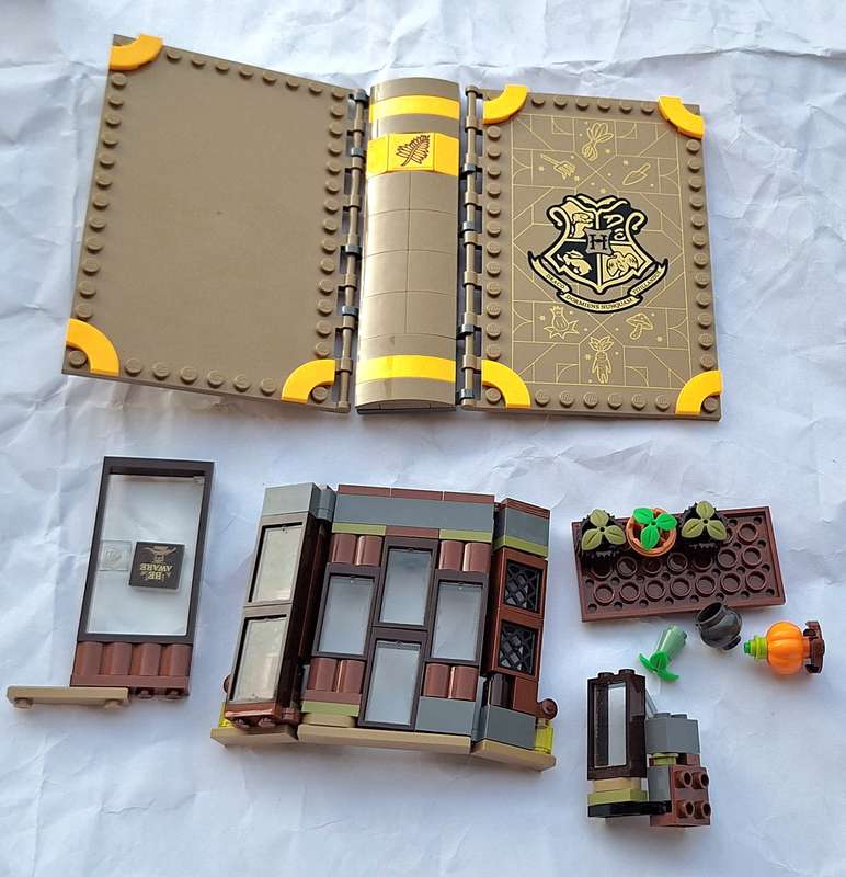Lego Harry Potter Herbology Class with Prof Sprout