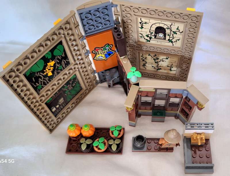 Lego Harry Potter Herbology Class with Prof Sprout