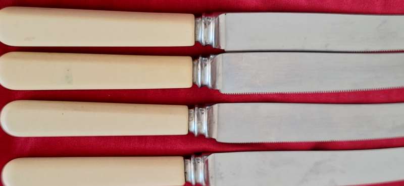 4 Vintage Harris Miller & Co Sheffied Faux Bone Serrated Edge Table Knives