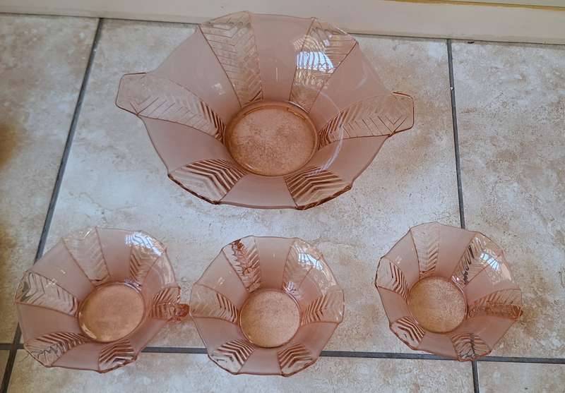 Vintage Pink Glass  Bowl and 3 Matching Small Bowls with Lugs
