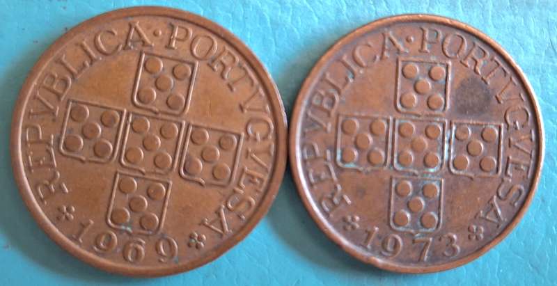 Portugal 1969 and 1973 2x 1 Escudo Bronze