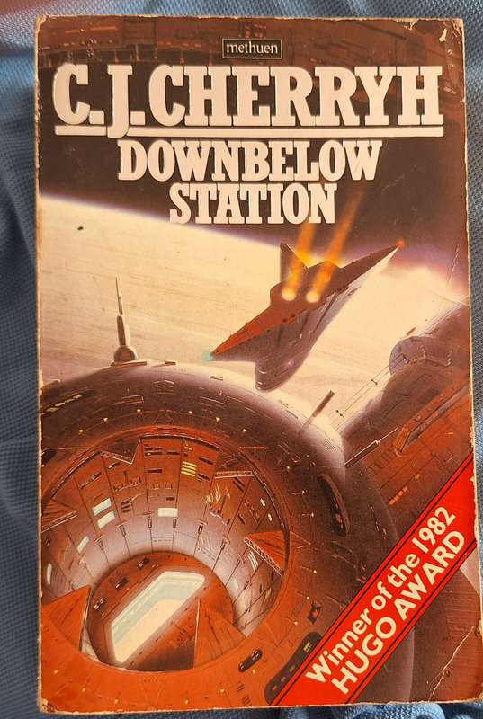 Downbelow Station by C J Cherryh Paperback