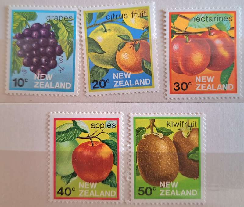 New Zealand 1982 Definitives Fruit 5 Mint stamps