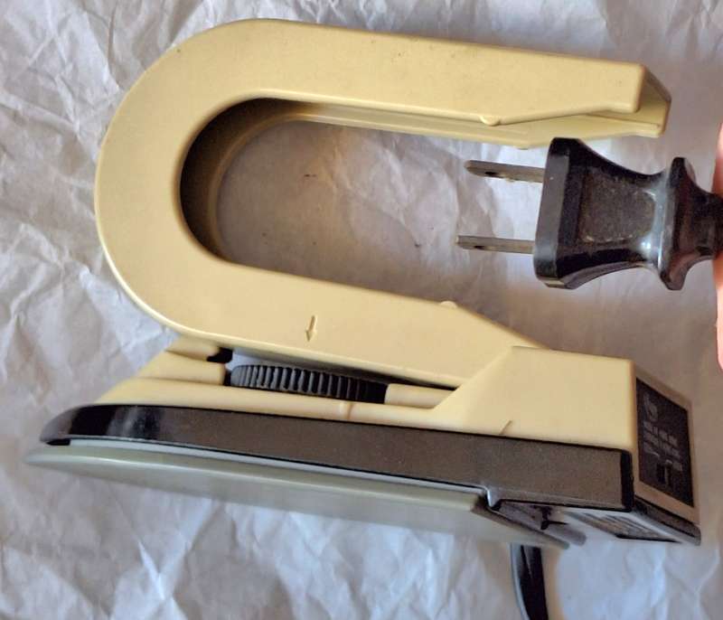 Vintage Image Mini Iron (Travel Iron) 125V / 240V Made in Hong Kong