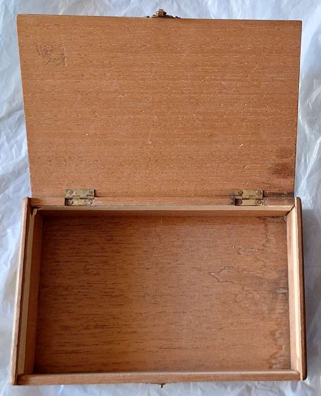 Empty Cigar Box Claro No 2 On bottom of Box