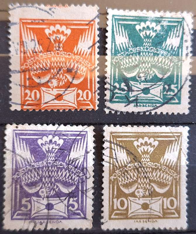 Czechoslovakia 1920-25 Dove 4 Used stamps