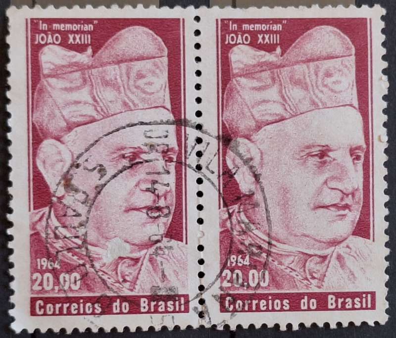 Brazil 1964 Pope John XXIII Pair of Used stamps