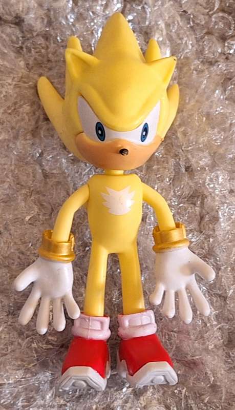 Yellow Sonic The Hedgehog (13.5cm Tall)