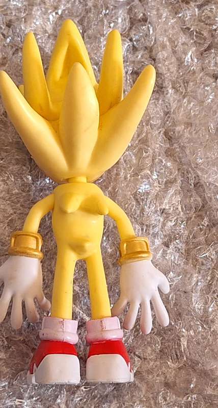 Yellow Sonic The Hedgehog (13.5cm Tall)