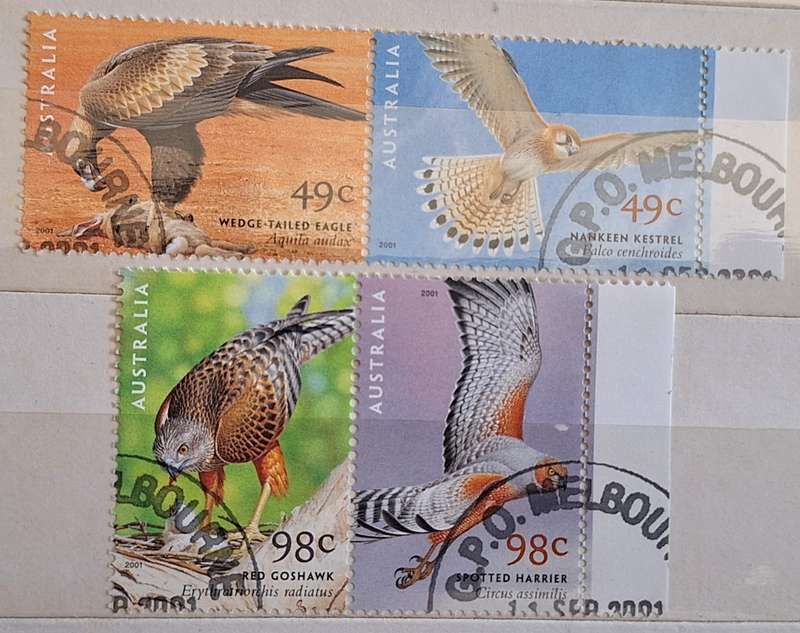 Australia 2001 Birds of Prey Set of 4 Cancelled Hinged stamps in 2 Se-tenant Pairs