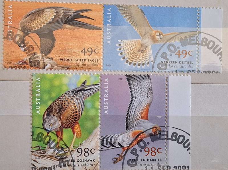 Australia 2001 Birds of Prey Set of 4 Cancelled Hinged stamps in 2 Se-tenant Pairs