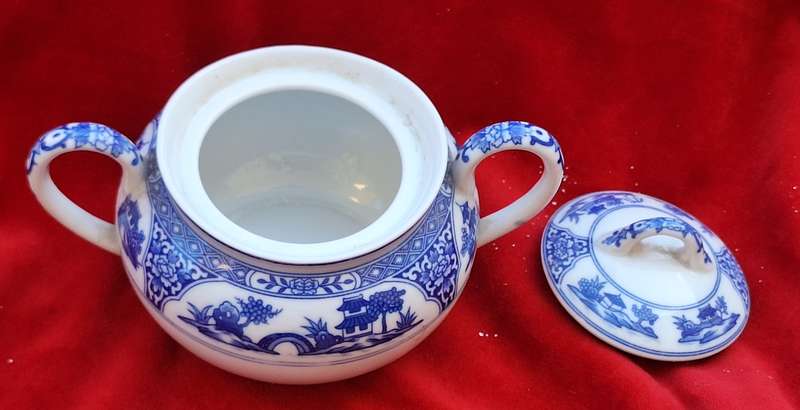 Large Lidded Sugar Bowl Royal Sometuke 16033 Nippon Blue and White