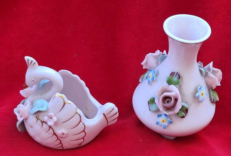 Lefton China US importer of Japanese china 2 Dressing Table Ornaments Swan and Vase