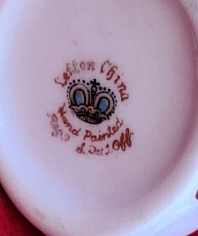 Lefton China US importer of Japanese china 2 Dressing Table Ornaments Swan and Vase