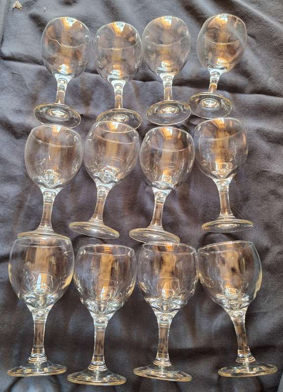 12 Wine Glasses