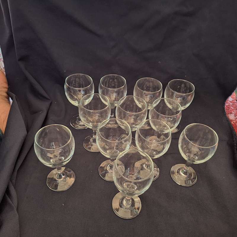 12 Wine Glasses