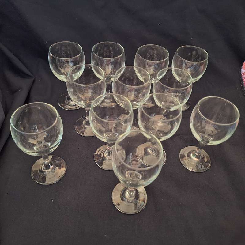 12 Wine Glasses