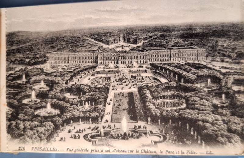 Complete Vintage French Souvenir Post Card Booklet with 24 Versailles Post cards