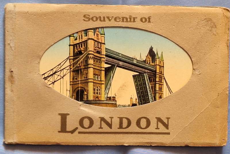 Vintage British Souvenir Post Card Booklet with 7 London Post cards